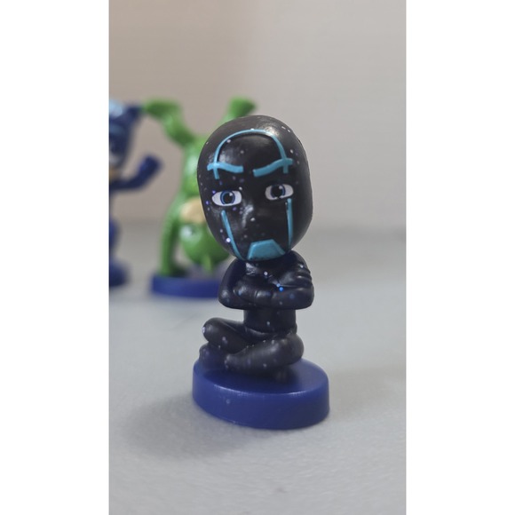 PJ Masks Mini Figure Lot Plastic Blue Base Action Toys 5 Pieces Good Used Cond. - Picture 4 of 8